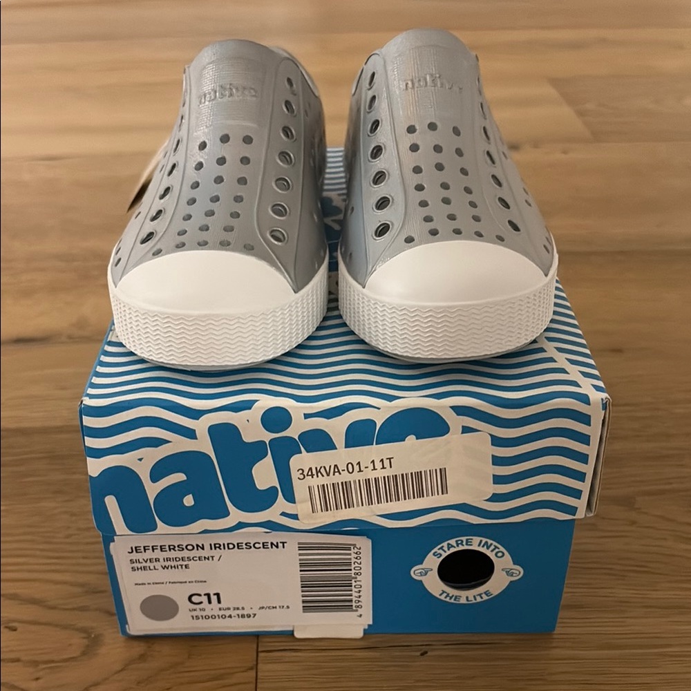 Native Summer Shoes Jefferson Iridescent, Silver and White, Youth size 11